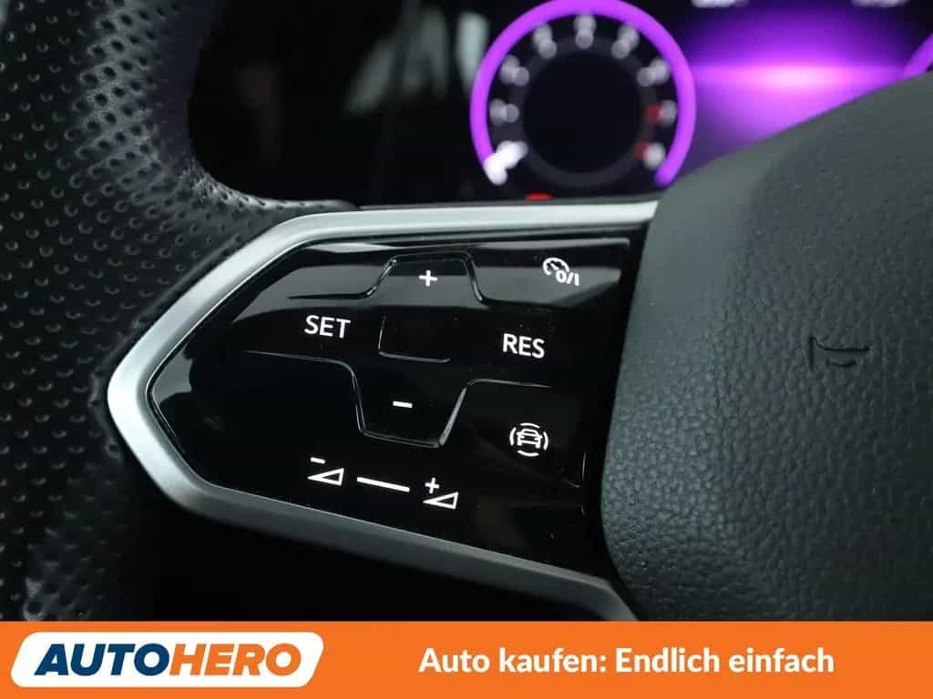 Volkswagen Golf VIII 1.5 TSI ACT R-Line*LED*VC*NAVI*LIMITER 09/2020-photo-28