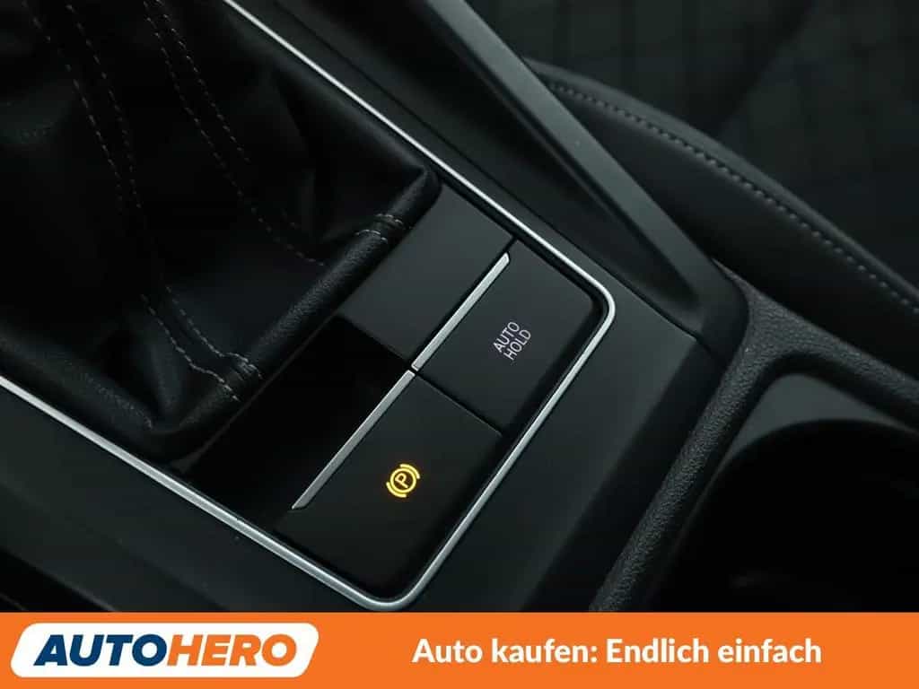 Volkswagen Golf VIII 1.5 TSI ACT R-Line*LED*VC*NAVI*LIMITER 09/2020-photo-32