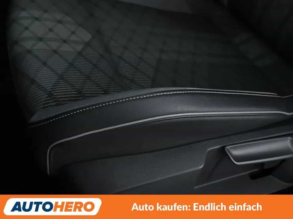 Volkswagen Golf VIII 1.5 TSI ACT R-Line*LED*VC*NAVI*LIMITER 09/2020-photo-39