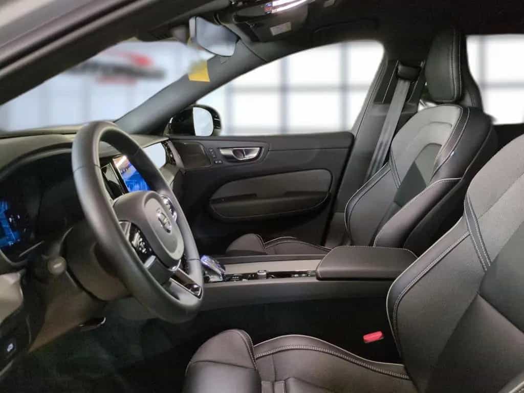 Volvo XC 60 Plus Dark 2WD 12/2023-photo-11