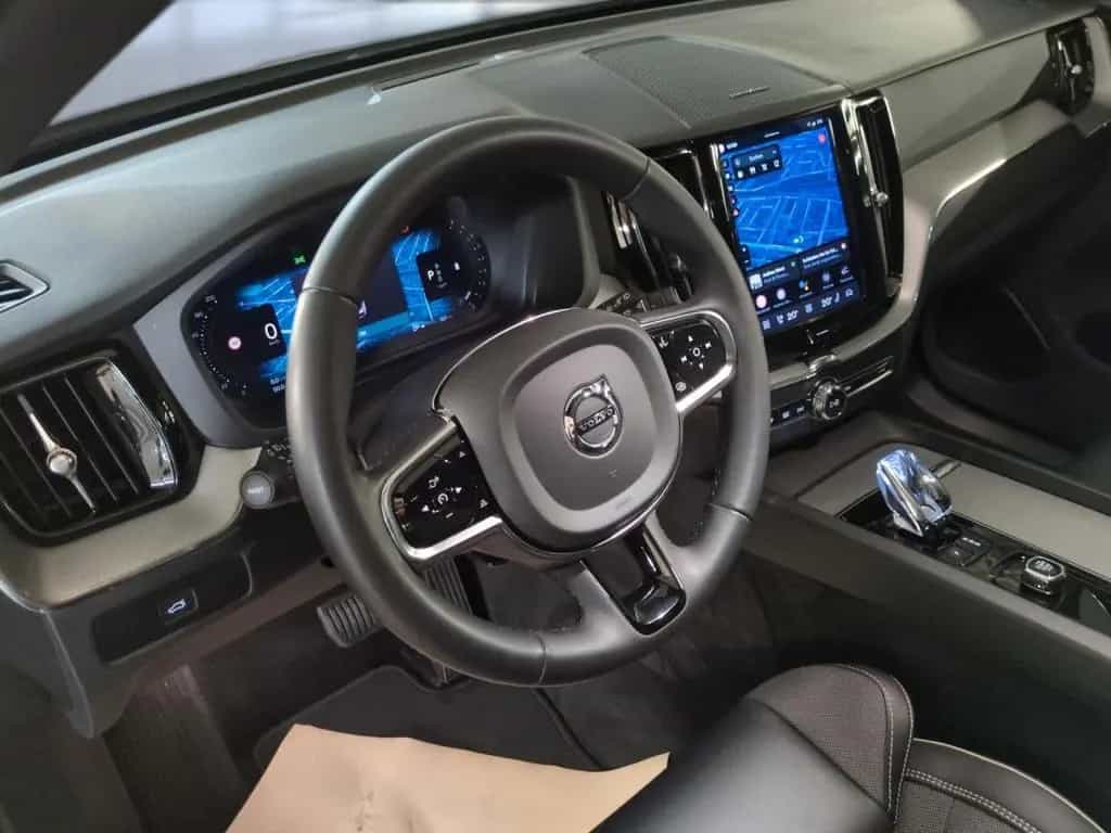 Volvo XC 60 Plus Dark 2WD 12/2023-photo-12