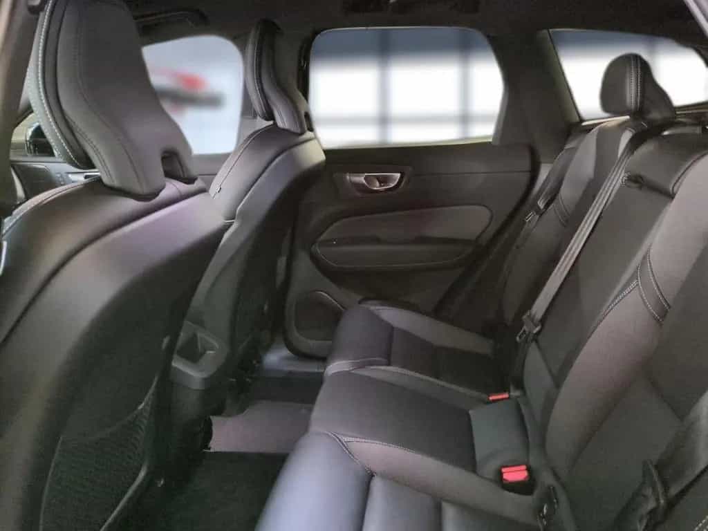 Volvo XC 60 Plus Dark 2WD 12/2023-photo-16