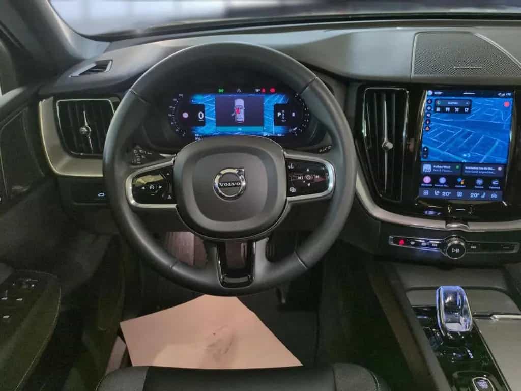 Volvo XC 60 Plus Dark 2WD 12/2023-photo-17
