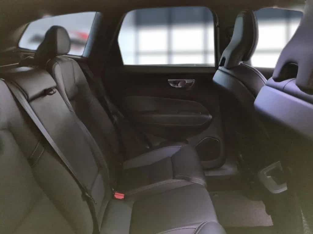 Volvo XC 60 Plus Dark 2WD 12/2023-photo-19