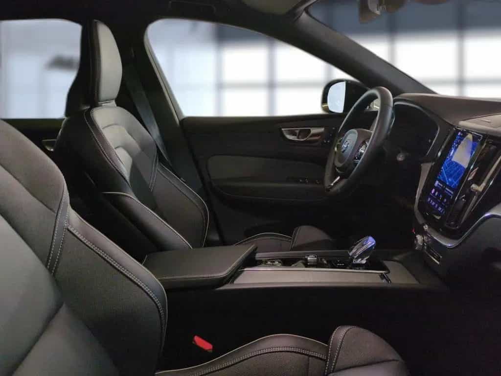 Volvo XC 60 Plus Dark 2WD 12/2023-photo-20