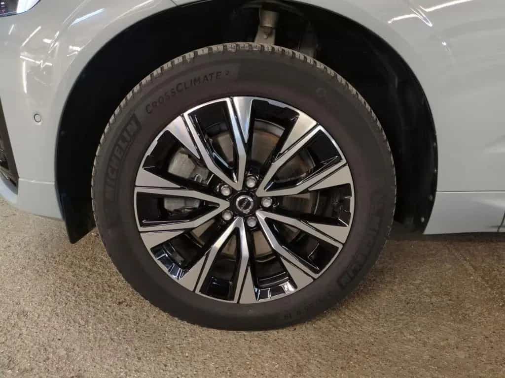 Volvo XC 60 Plus Dark 2WD 12/2023-photo-21