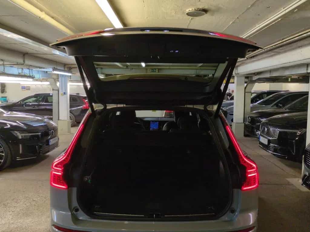 Volvo XC 60 Plus Dark 2WD 12/2023-photo-22
