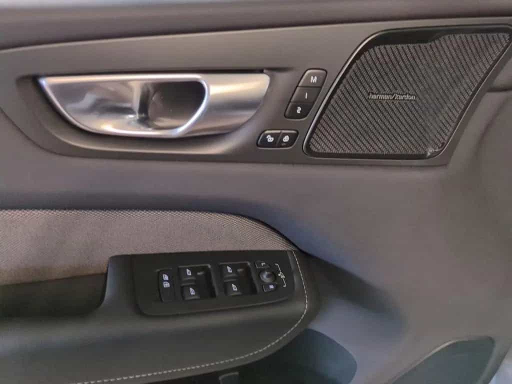 Volvo XC 60 Plus Dark 2WD 12/2023-photo-9