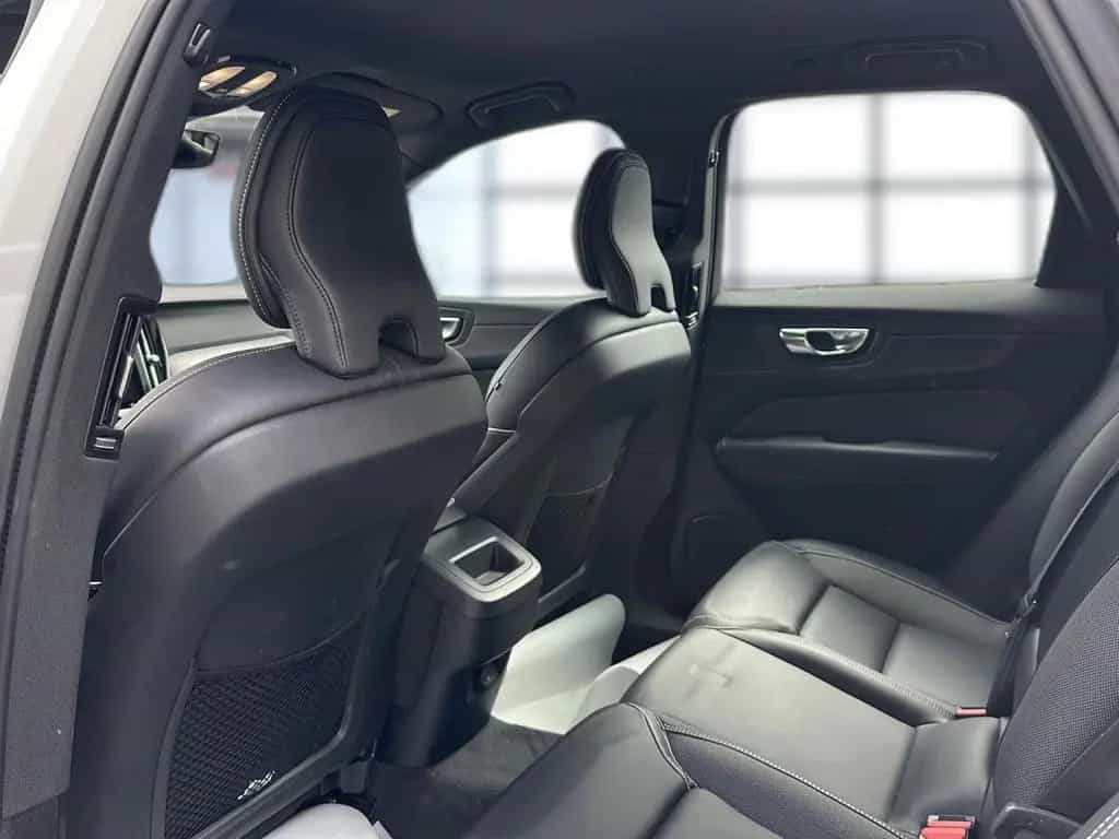 Volvo XC 60 R Design 2WD Bluetooth Navi LED Klima 03/2022-photo-14