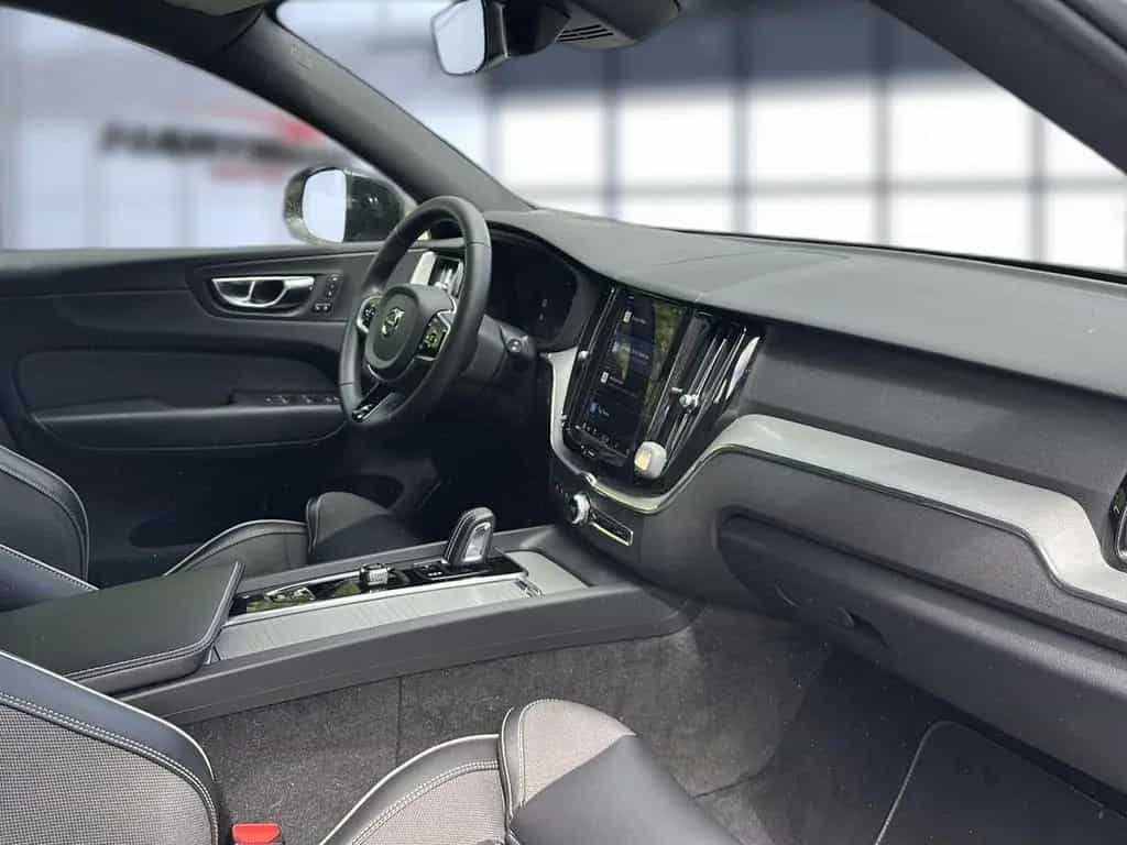Volvo XC 60 R Design 2WD Bluetooth Navi LED Klima 03/2022-photo-18