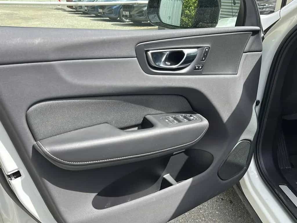 Volvo XC 60 R Design 2WD Bluetooth Navi LED Klima 03/2022-photo-8