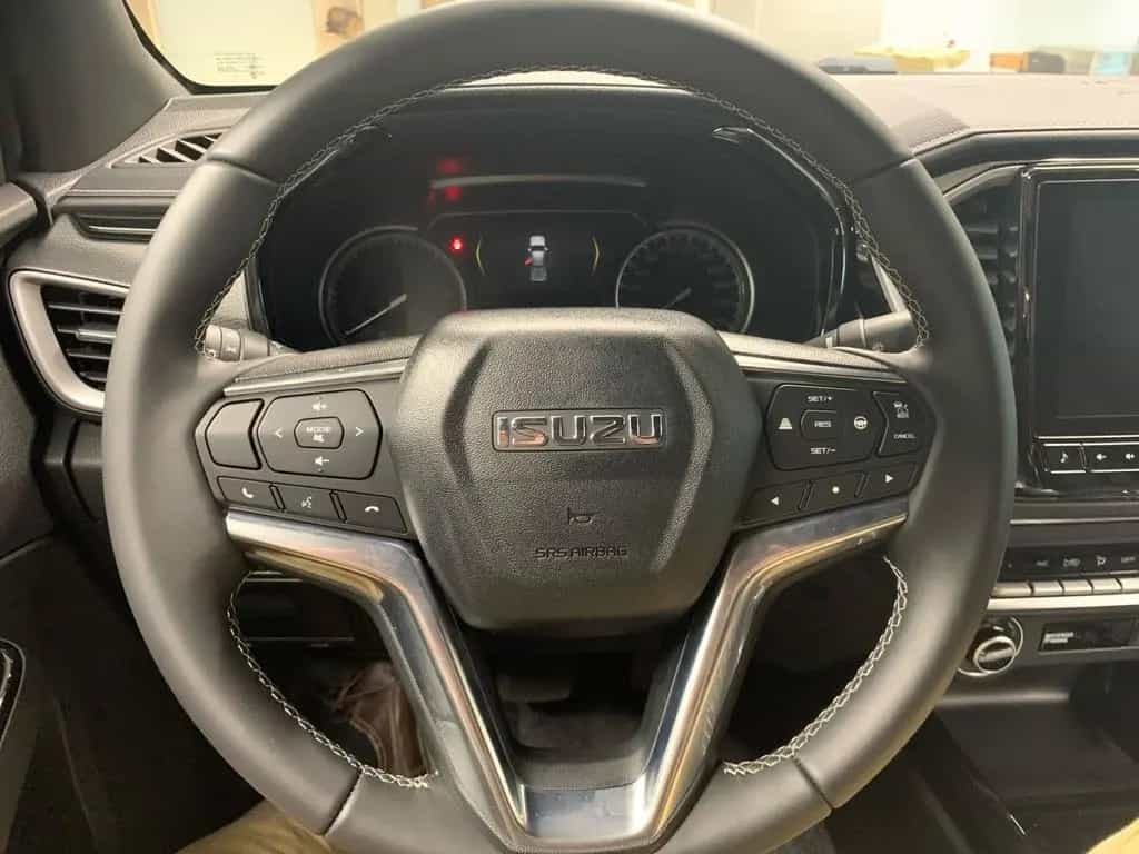 Isuzu D-Max Double Cab 4WD  LED RFK Leder V-Cross 06/2025-photo-12