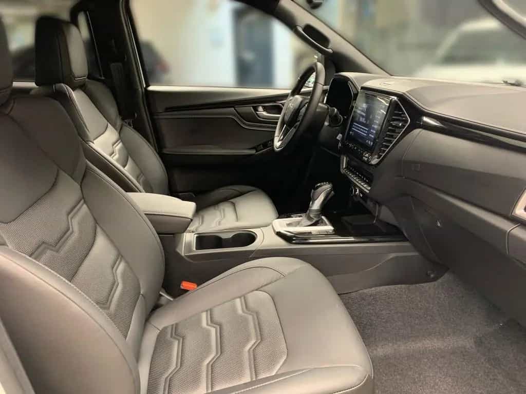 Isuzu D-Max Double Cab 4WD  LED RFK Leder V-Cross 06/2025-photo-14