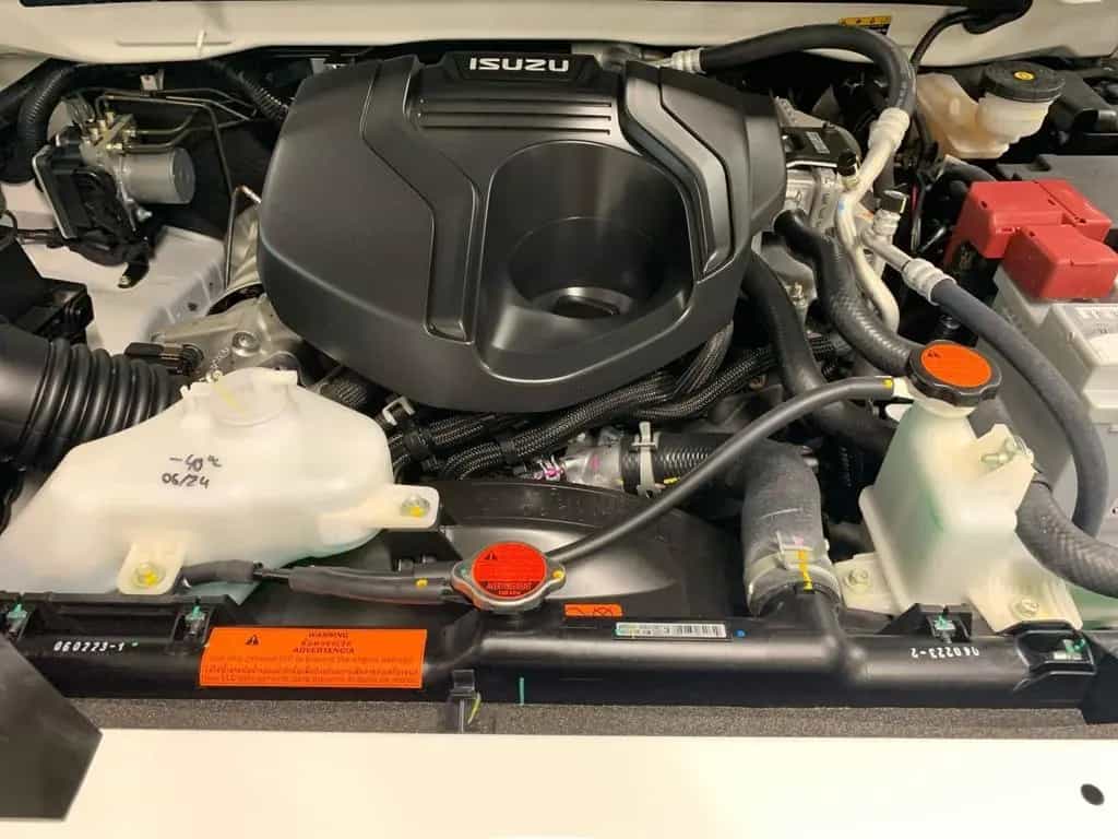 Isuzu D-Max Double Cab 4WD  LED RFK Leder V-Cross 06/2025-photo-17