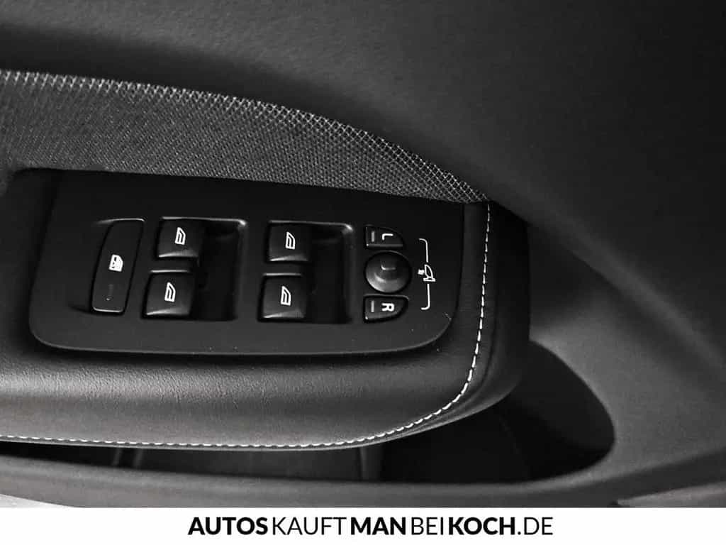 Volvo XC60 B4 D R-Design H&K LED PDC AHK DAB+ KESSY 02/2022-photo-21