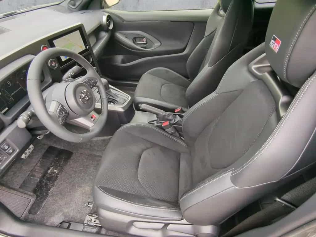 Toyota Yaris GR 1.6 Allrad LED+APP+ACC+SHZ+RFK+DAB 12/2024-photo-11