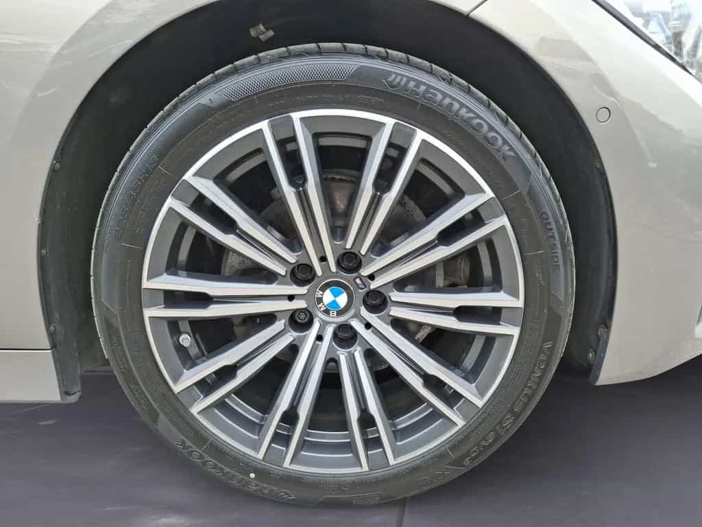BMW 320 d xDrive Touring M Sport Laser Standheizung 04/2022-photo-11