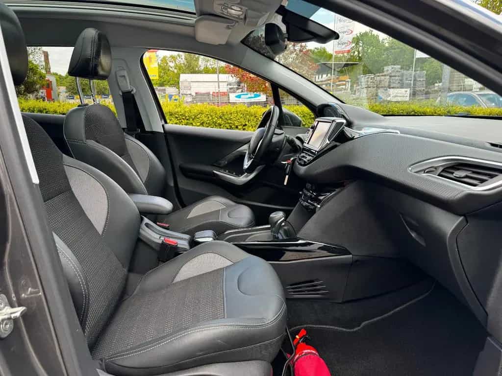 Peugeot 2008 Allure 1.Hand *nur 38000 Km *Navi *Kamera 05/2019-photo-17