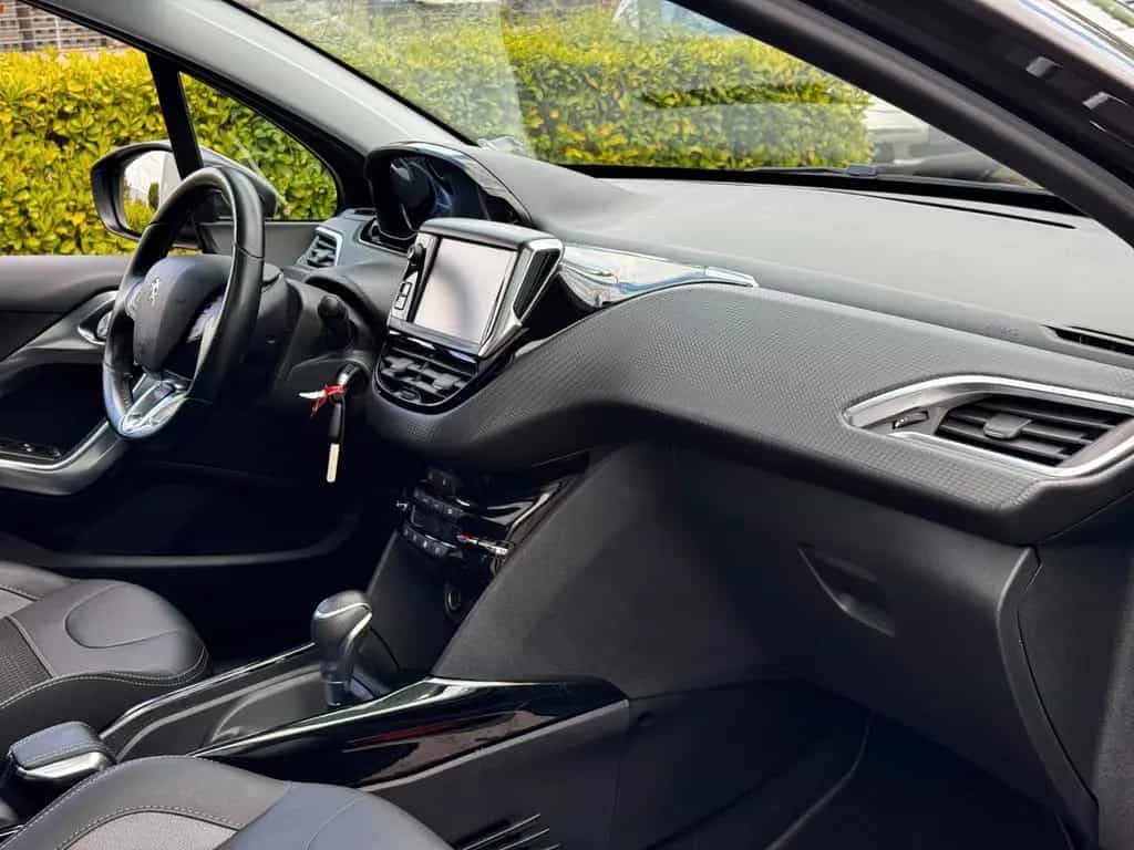 Peugeot 2008 Allure 1.Hand *nur 38000 Km *Navi *Kamera 05/2019-photo-20