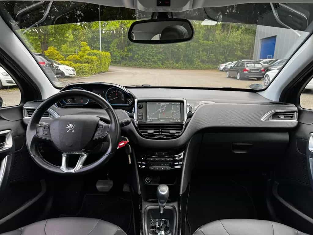Peugeot 2008 Allure 1.Hand *nur 38000 Km *Navi *Kamera 05/2019-photo-21