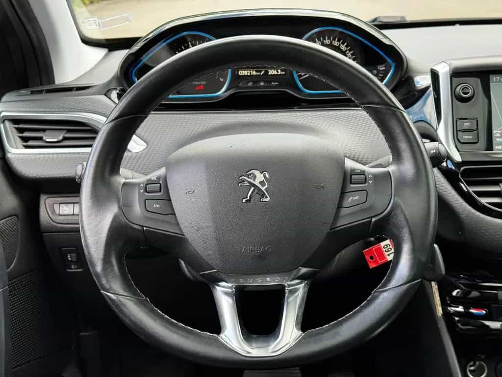 Peugeot 2008 Allure 1.Hand *nur 38000 Km *Navi *Kamera 05/2019-photo-22