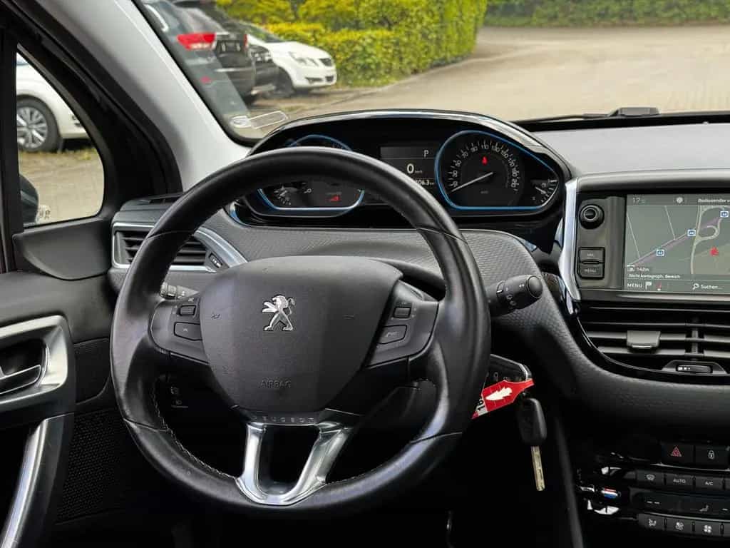Peugeot 2008 Allure 1.Hand *nur 38000 Km *Navi *Kamera 05/2019-photo-23