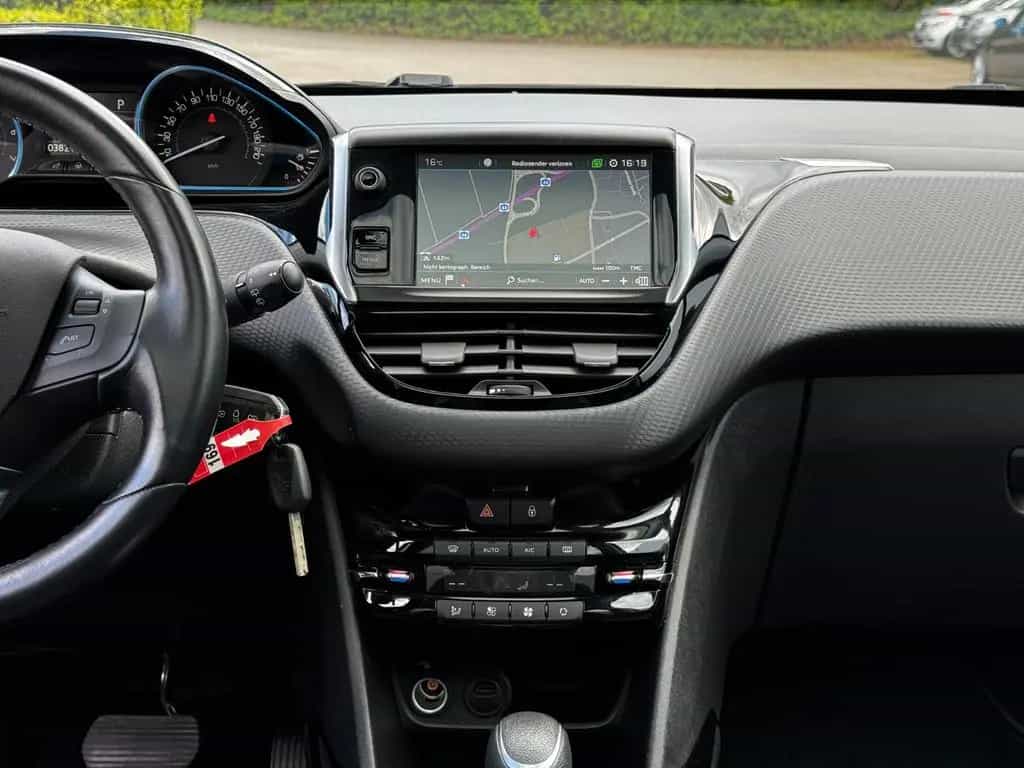 Peugeot 2008 Allure 1.Hand *nur 38000 Km *Navi *Kamera 05/2019-photo-25