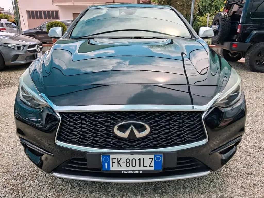 Infiniti Q30 1.5d Premium City Black 109cv 06/2017-photo-1