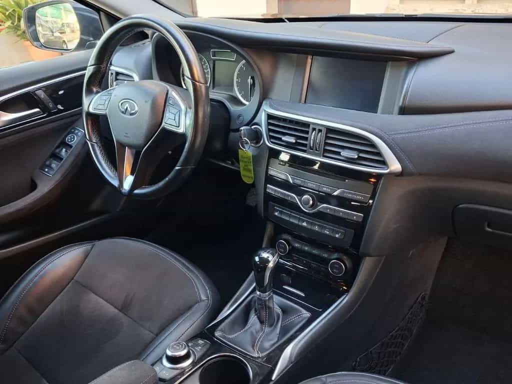 Infiniti Q30 1.5d Premium City Black 109cv 06/2017-photo-11