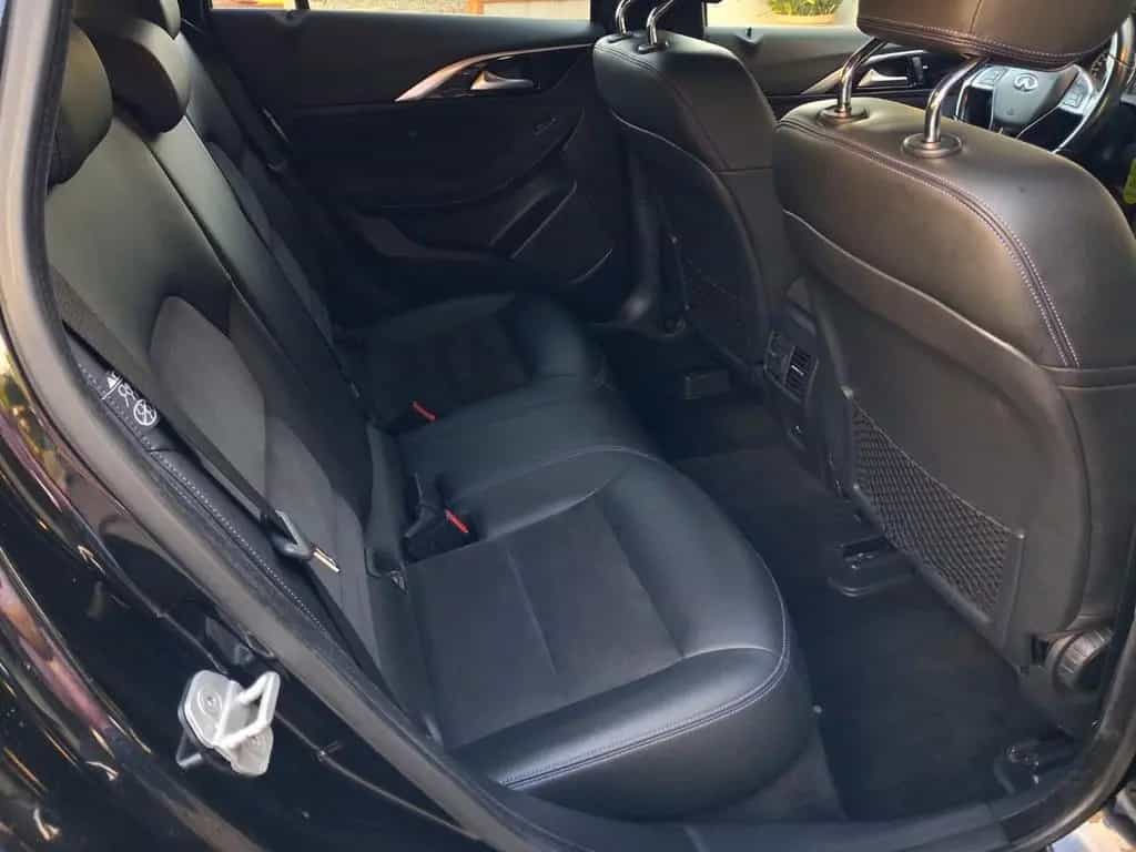Infiniti Q30 1.5d Premium City Black 109cv 06/2017-photo-12