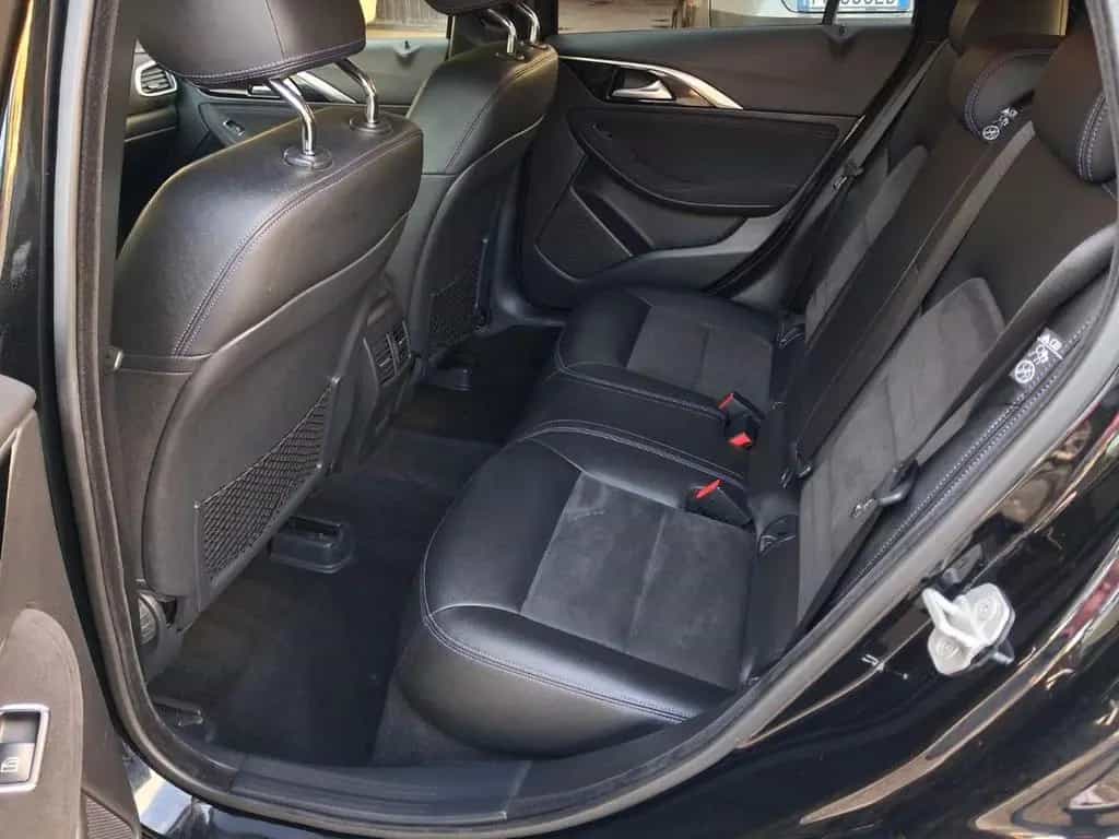 Infiniti Q30 1.5d Premium City Black 109cv 06/2017-photo-13