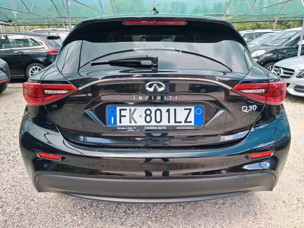 Infiniti Q30 1.5d Premium City Black 109cv 06/2017-photo-5