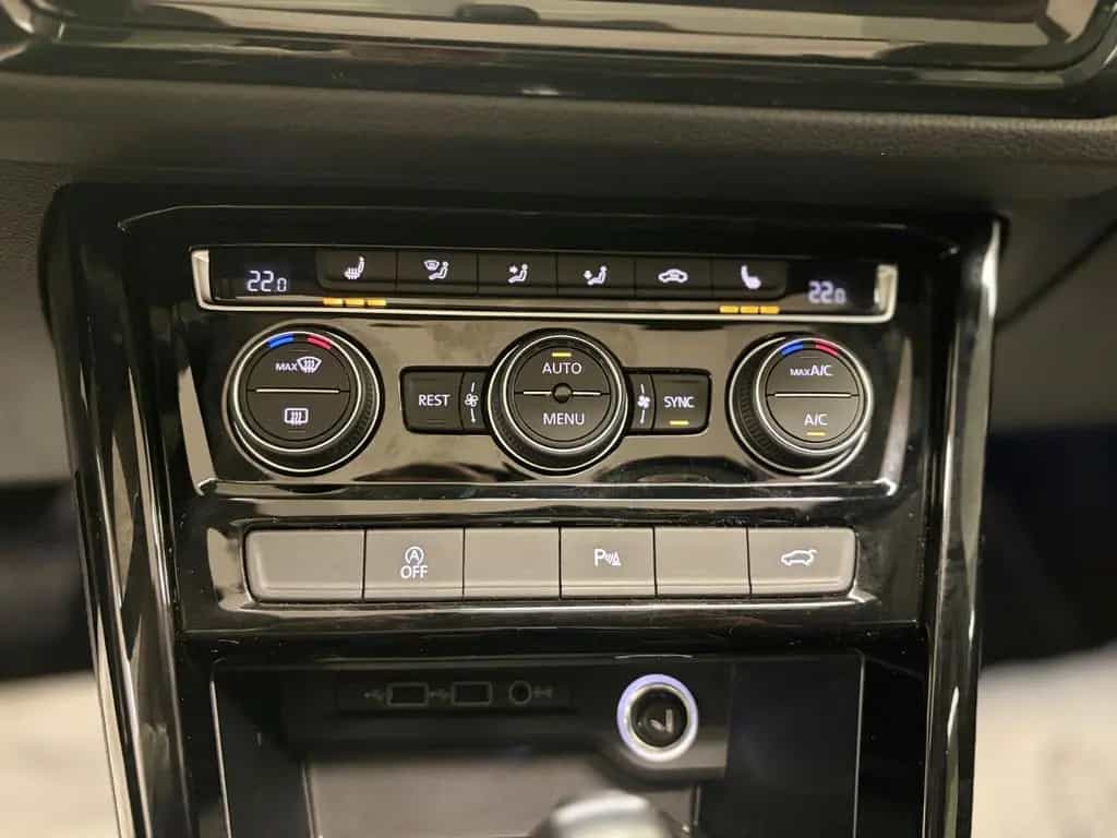 Volkswagen Touran Highline | 7Sitze | AHK | LED | Alcantara 06/2018-photo-23