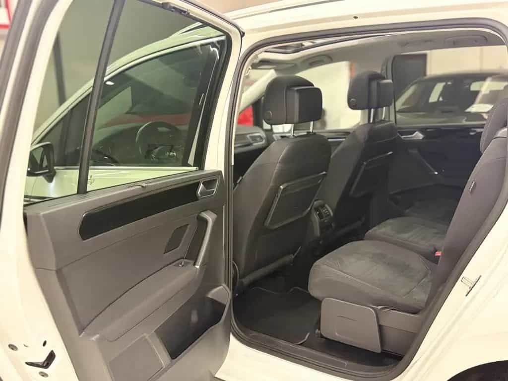 Volkswagen Touran Highline | 7Sitze | AHK | LED | Alcantara 06/2018-photo-35