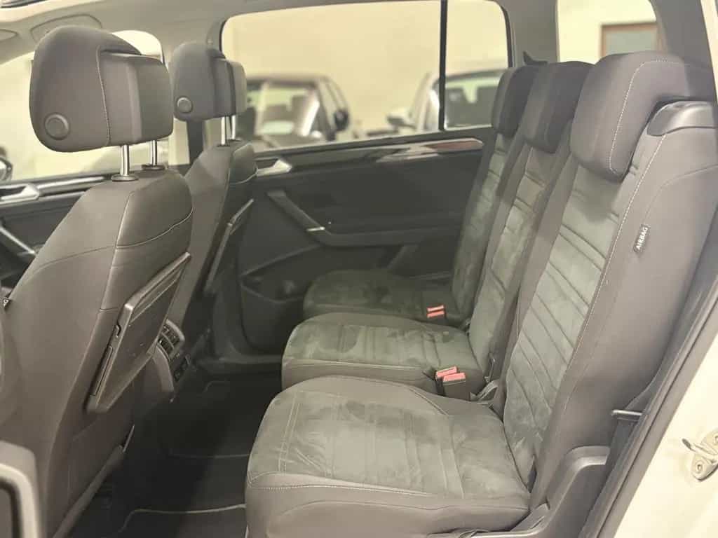 Volkswagen Touran Highline | 7Sitze | AHK | LED | Alcantara 06/2018-photo-36