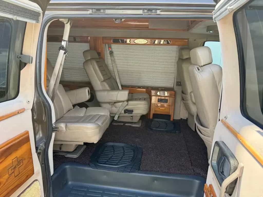GMC Savana 5,7 Starcraft  7 Sitzer AHK Tüv neu Van 07/1997-photo-17