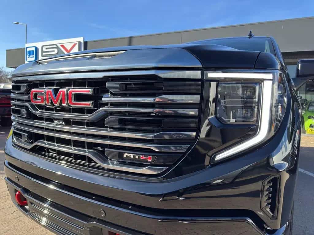 GMC Sierra 1500 AT4 Crew Cab Short Bed AHK/LED/SHD/ null-photo-16