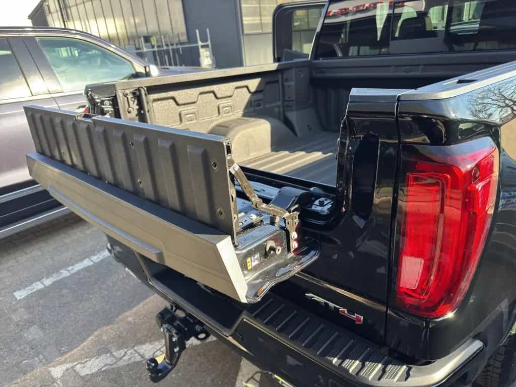GMC Sierra 1500 AT4 Crew Cab Short Bed AHK/LED/SHD/ null-photo-17