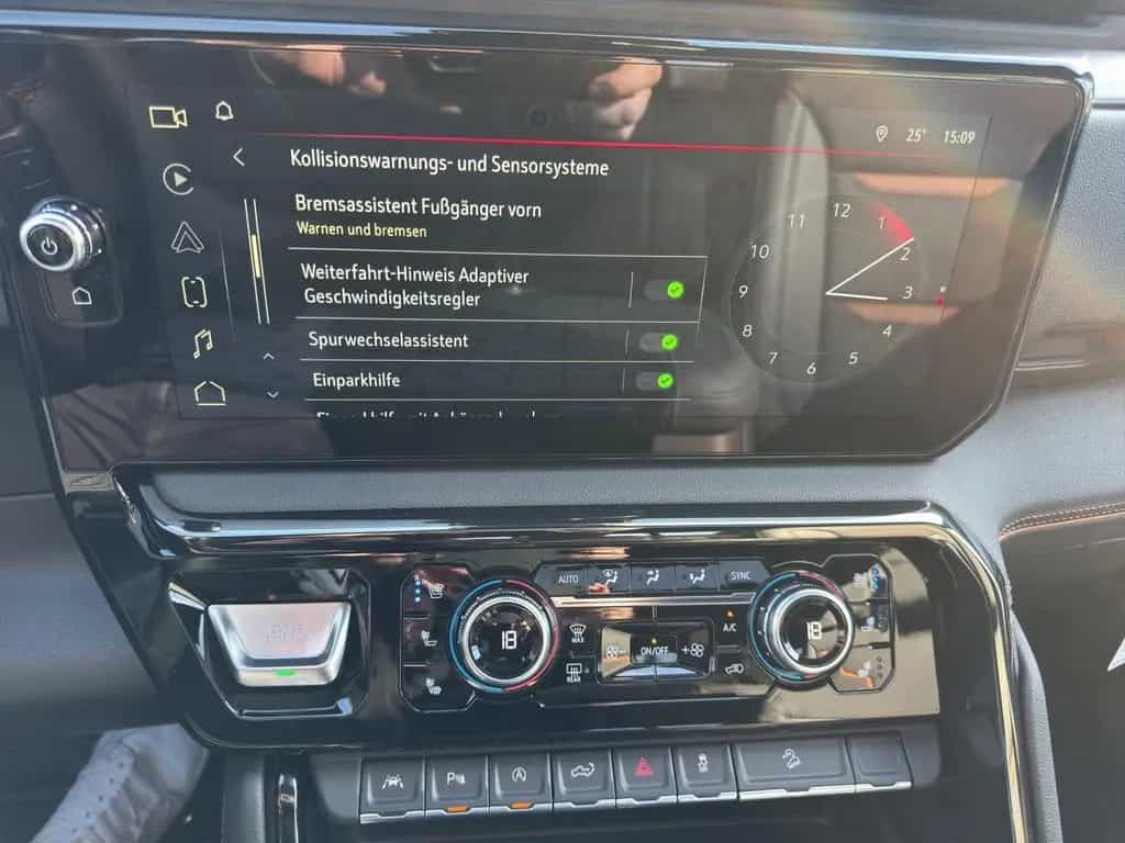 GMC Sierra 1500 AT4 Crew Cab Short Bed AHK/LED/SHD/ null-photo-9
