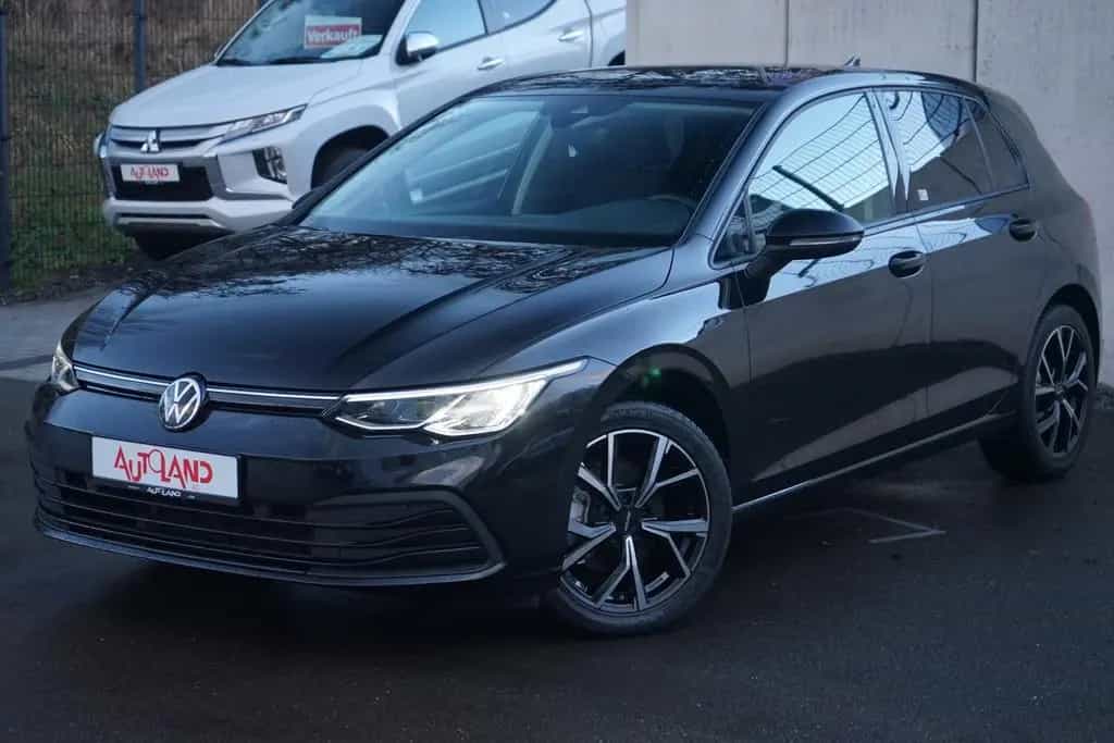 Volkswagen Golf VIII 1.5 eTSI LED Navi ACC Sitzheizung DAB 02/2022-photo-1