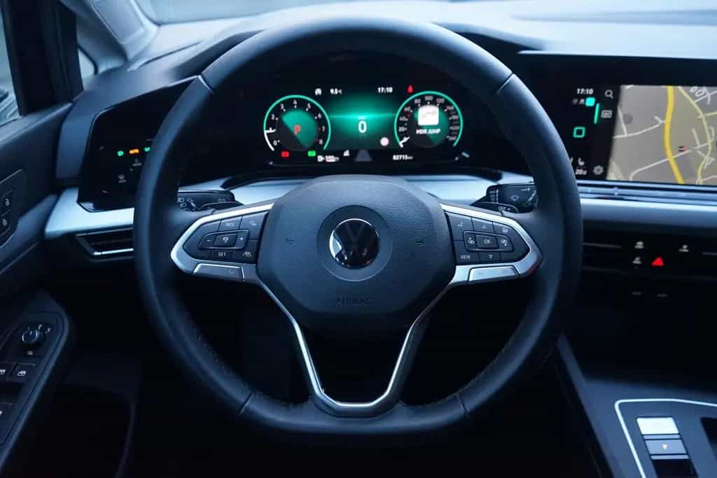 Volkswagen Golf VIII 1.5 eTSI LED Navi ACC Sitzheizung DAB 02/2022-photo-13