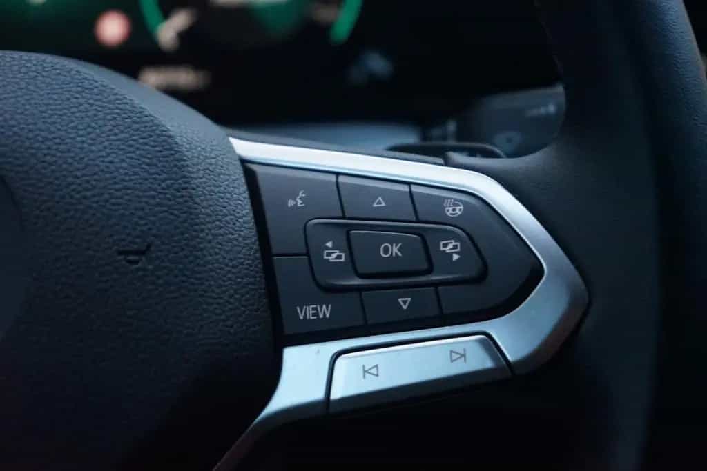 Volkswagen Golf VIII 1.5 eTSI LED Navi ACC Sitzheizung DAB 02/2022-photo-14