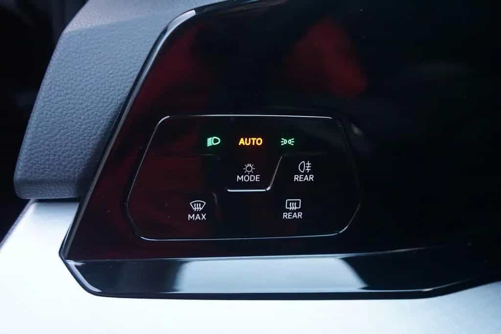 Volkswagen Golf VIII 1.5 eTSI LED Navi ACC Sitzheizung DAB 02/2022-photo-17