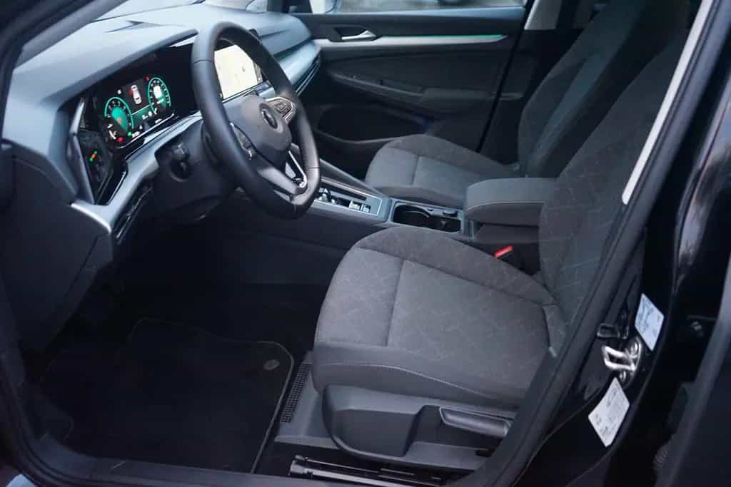 Volkswagen Golf VIII 1.5 eTSI LED Navi ACC Sitzheizung DAB 02/2022-photo-19