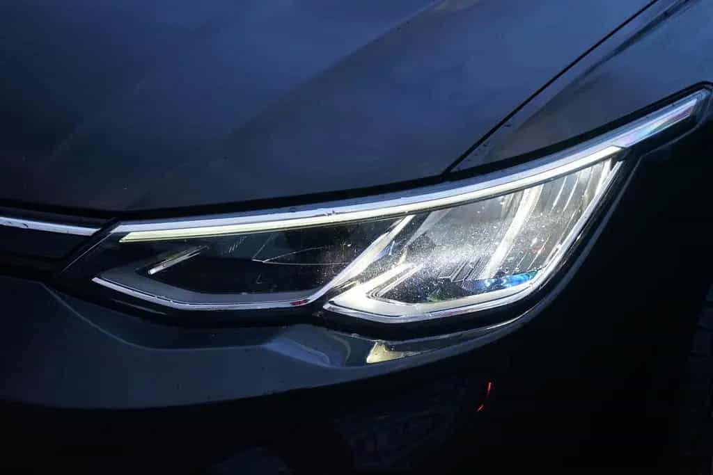 Volkswagen Golf VIII 1.5 eTSI LED Navi ACC Sitzheizung DAB 02/2022-photo-24