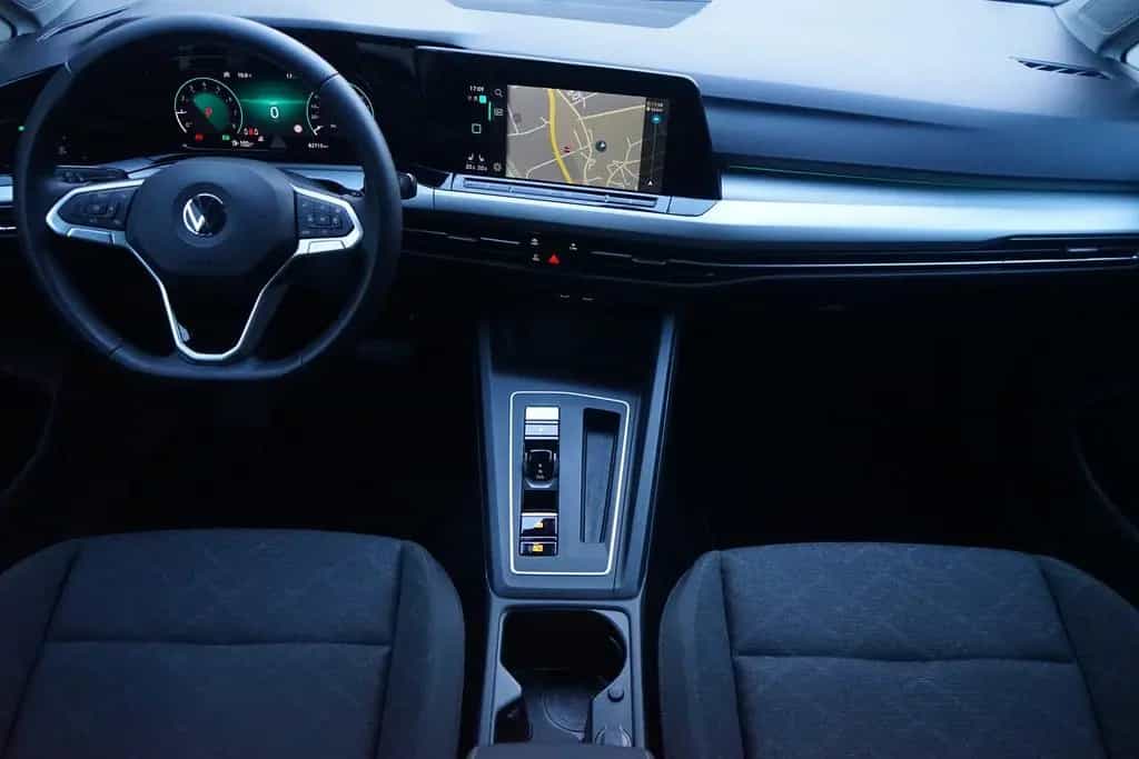 Volkswagen Golf VIII 1.5 eTSI LED Navi ACC Sitzheizung DAB 02/2022-photo-9