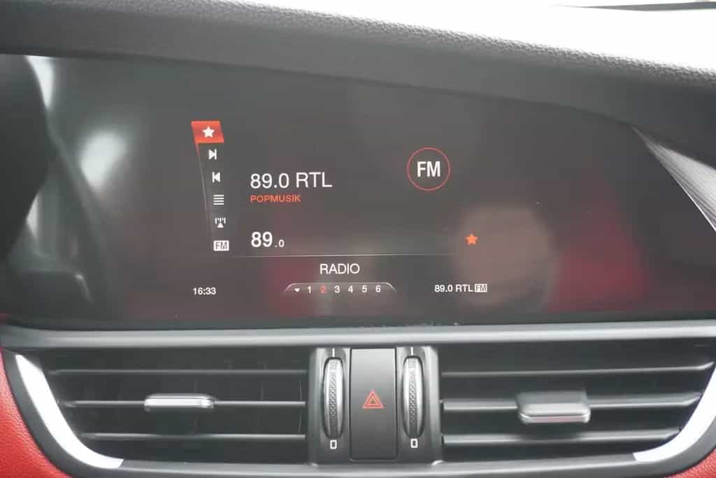 Alfa Romeo Giulia 2.2 Super LED Navi Tempomat PDC Klimaaut. 03/2017-photo-16