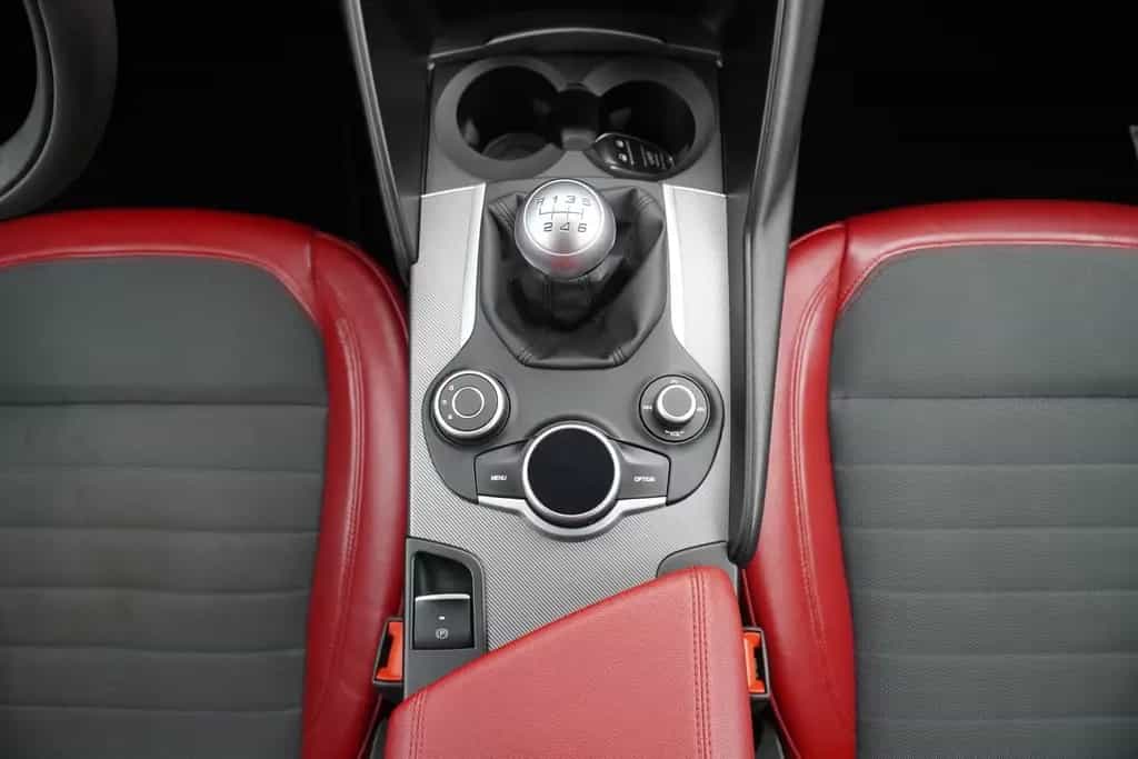 Alfa Romeo Giulia 2.2 Super LED Navi Tempomat PDC Klimaaut. 03/2017-photo-21