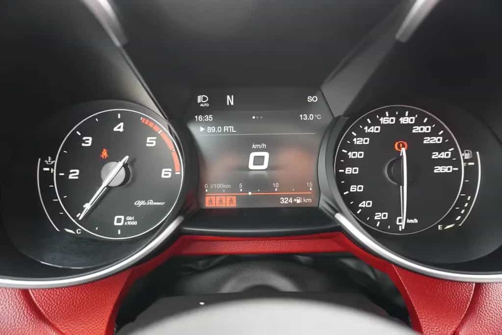 Alfa Romeo Giulia 2.2 Super LED Navi Tempomat PDC Klimaaut. 03/2017-photo-29