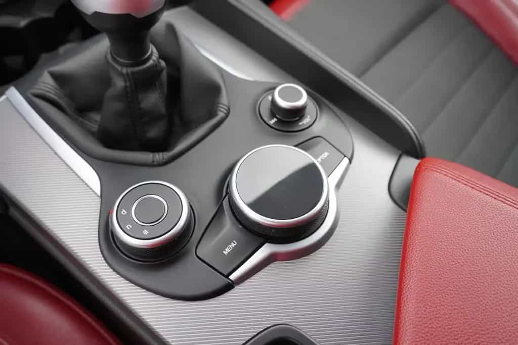 Alfa Romeo Giulia 2.2 Super LED Navi Tempomat PDC Klimaaut. 03/2017-photo-31